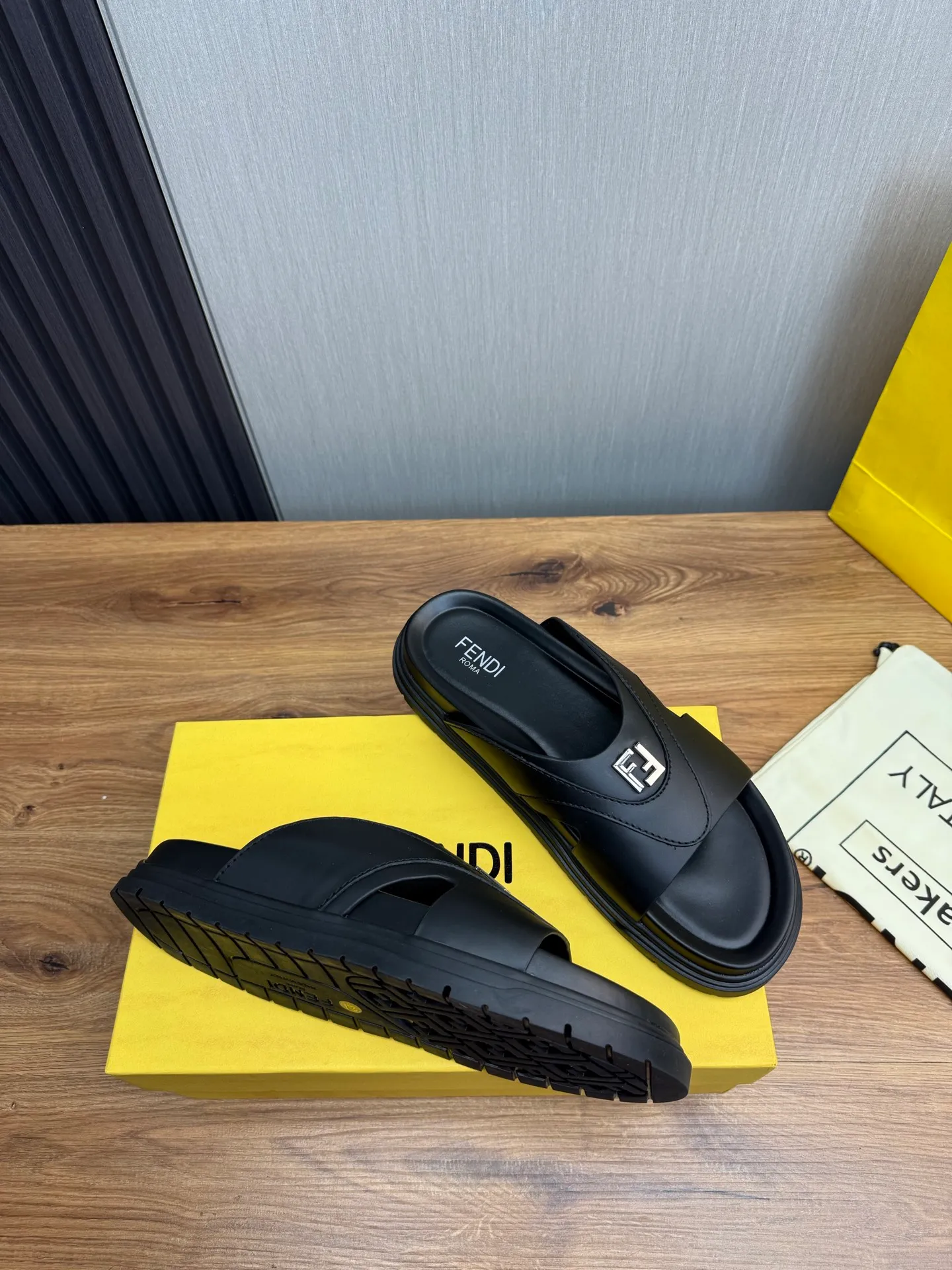 Men's shoes 💰400💰 Fendi men's slippers, made one to one on the FENDI official website, sizes 38-45 45 46 🉑️Customized!